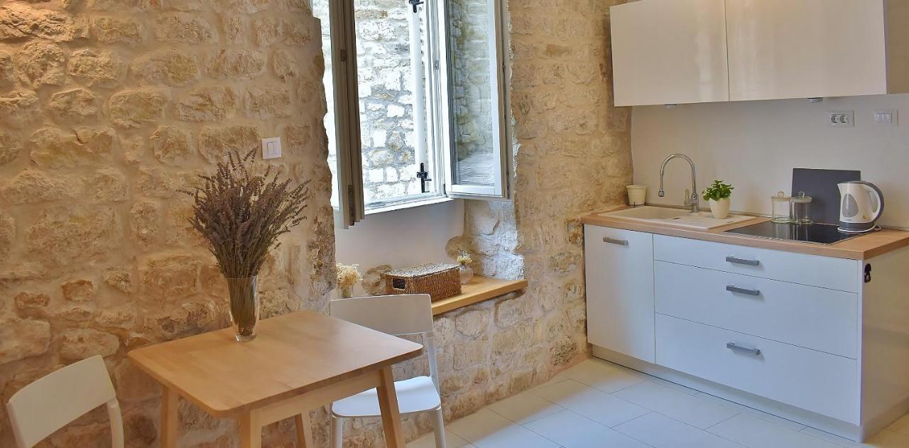 Rooms And Studio Old Town Rab Town Exteriör bild