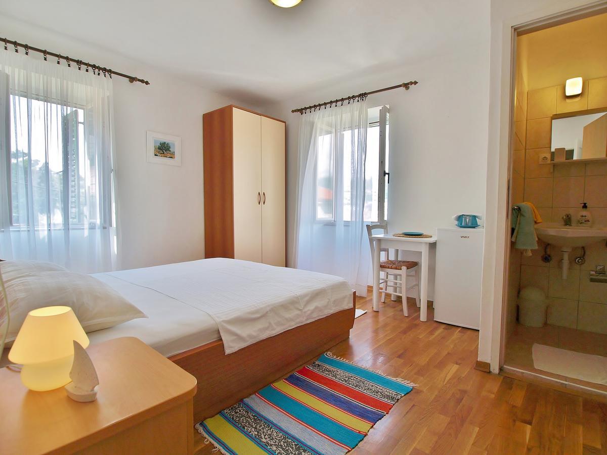 Rooms And Studio Old Town Rab Town Exteriör bild