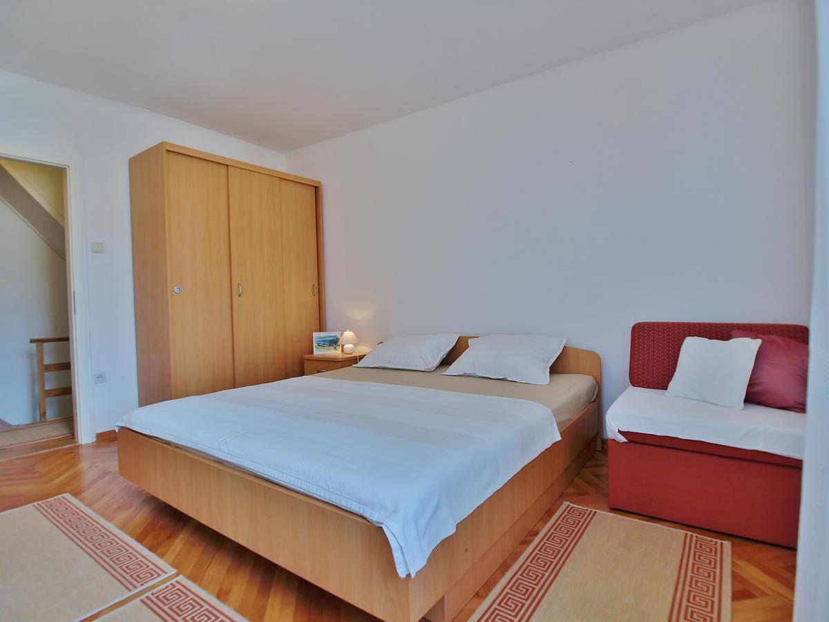Rooms And Studio Old Town Rab Town Exteriör bild